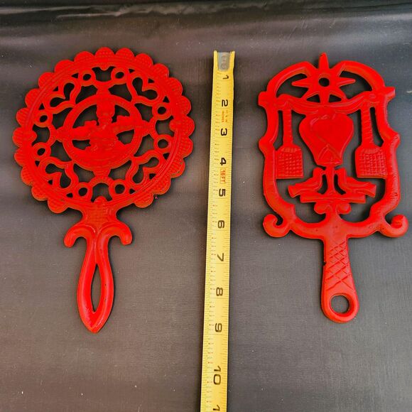 Cast Iron Dumb Dutch Girl in Bonnet Footed Trivets Red Enamel Set of 2 VTG Wall - Picture 7 of 7